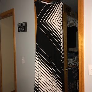 WHBM STRAPLESS BLACK AND WHITE DRESS SZ L
